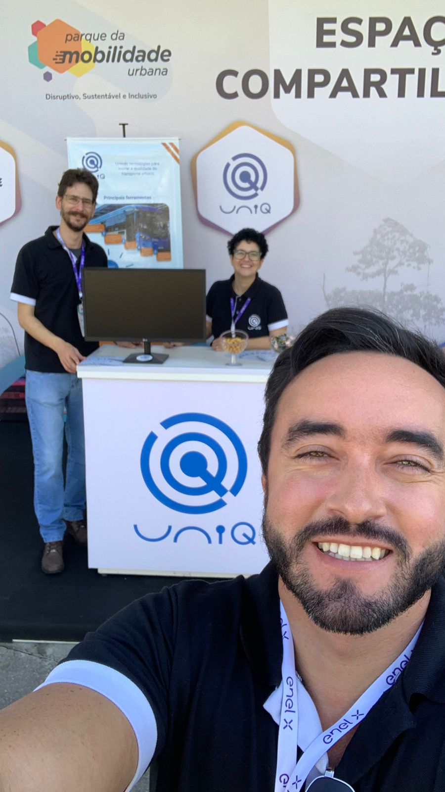 Equipe e CEO da UniQ em stand durante o Parque da Mobilidade Urbana